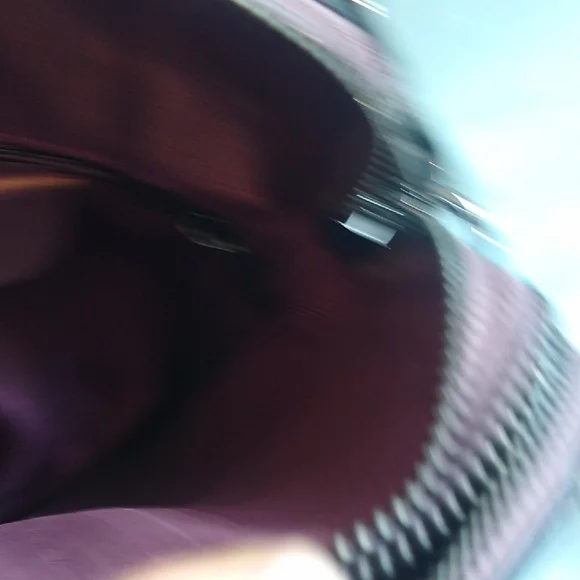 Elegant Pink Leather Crossbody Bag - Picture 4 of 16